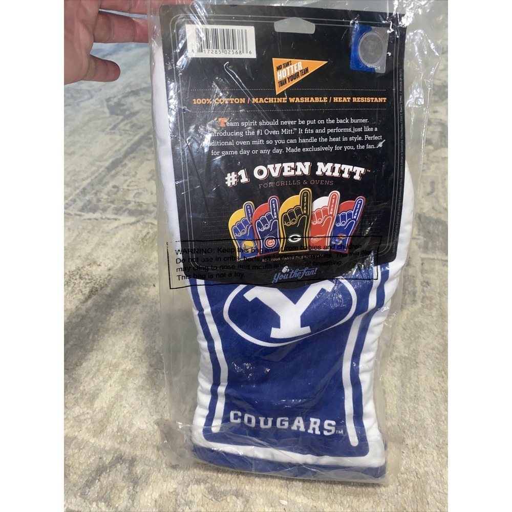 New Yale Cougars College #1 Fan Finger Hand Oven Mitt Tailgating Party Grill BBQ